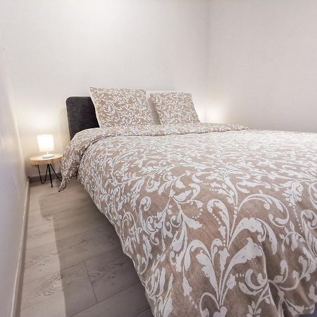 Appartement Ma Douce Charente - Superbe T3 Design Et Fonctionnel - Hyper Centre A Saintes Exterior photo